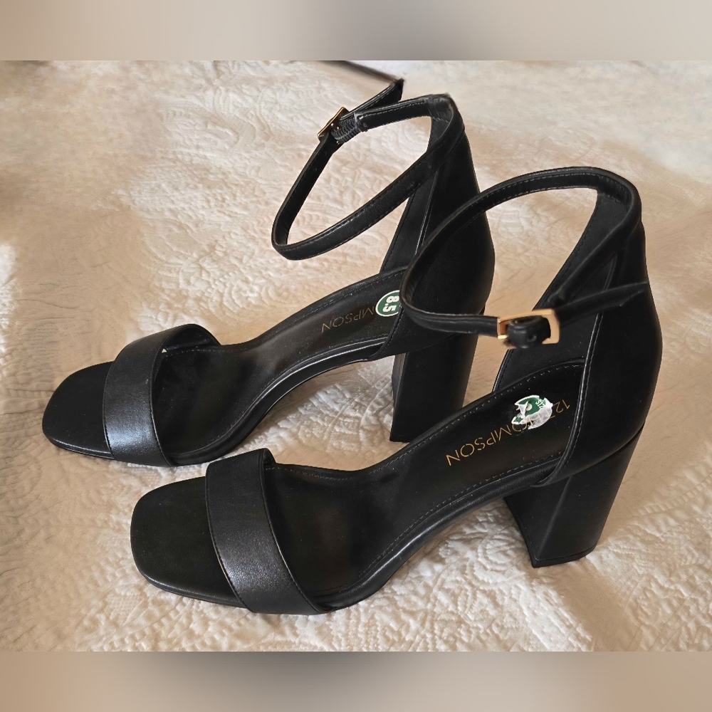 Women's Ankle Strap Pump